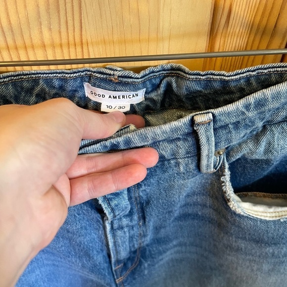 Good American Good Mom Jeans in Blue586 - Picture 3 of 10